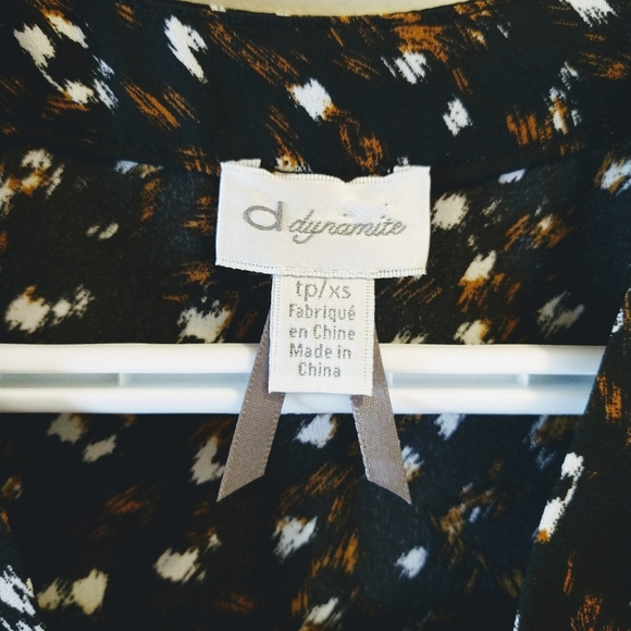 Dynamite VNeck Sheer Print Blouse XS - Picture 3 of 8